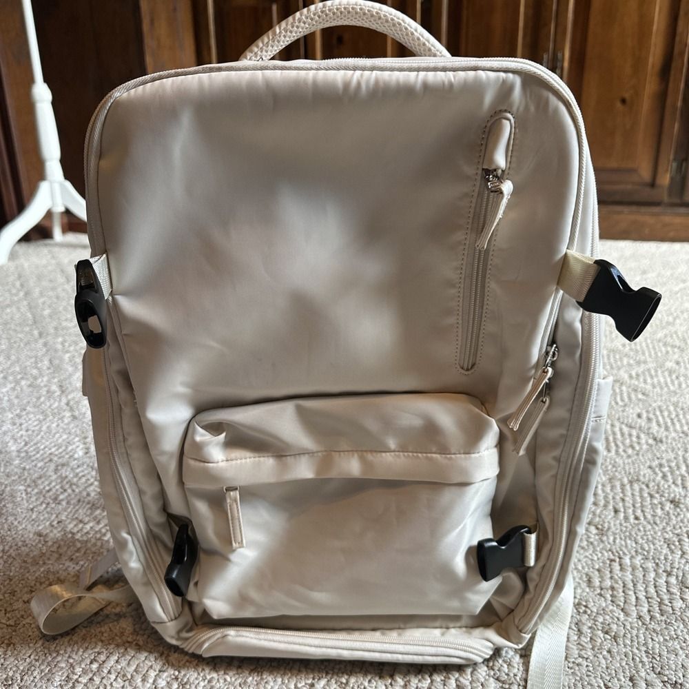 Large Travel Padded Laptop Backpack Case , Charging Port‎ NWOT - Cream